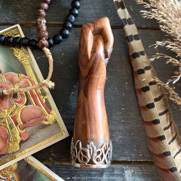 19TH CENTURY SOLID CARVED ROSEWOOD MANO FIGAS FIST PENDANT - Picture 3 of 10